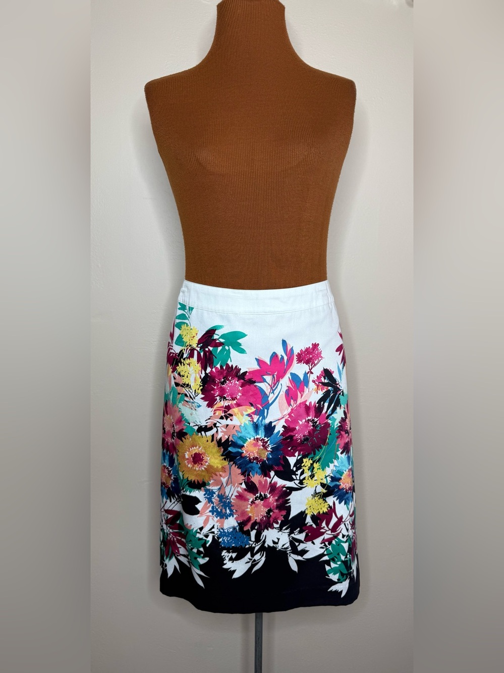 NWT Van Heusen Multicolor Floral Border Midi Skirt Size 14 MSRP $64